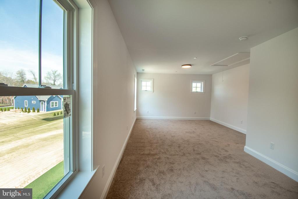 18 SANDY LANE