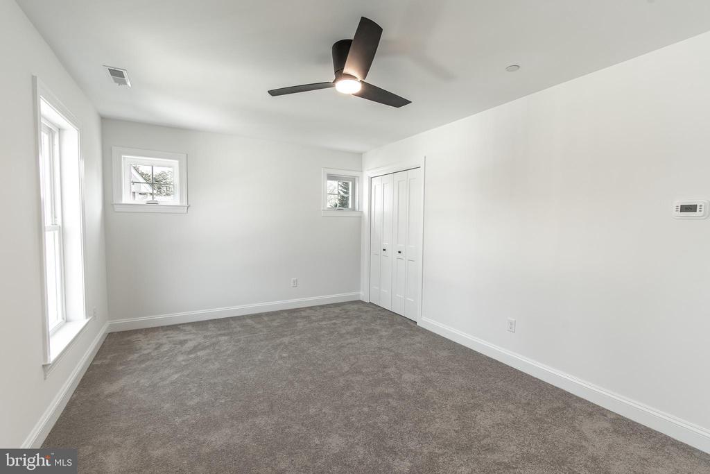 18 SANDY LANE