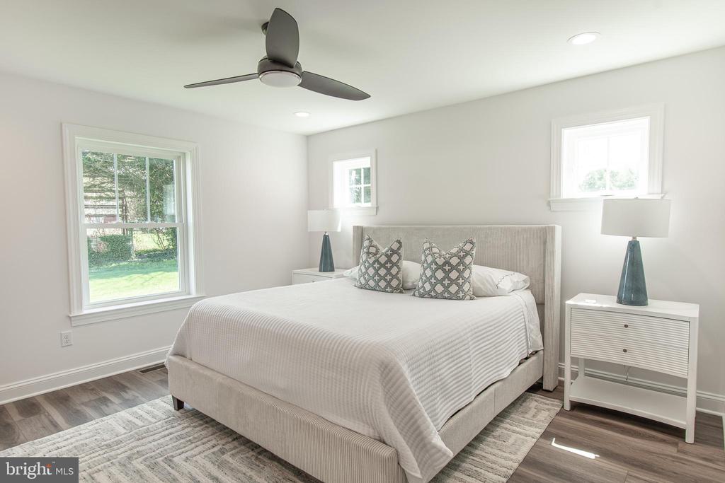 18 SANDY LANE