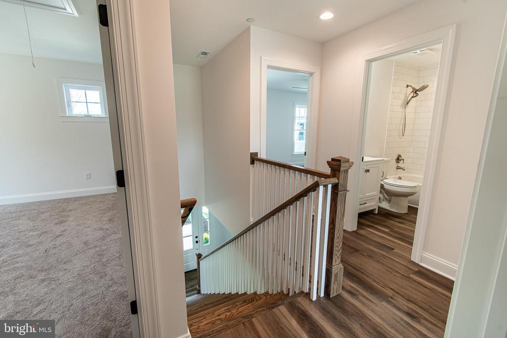 18 SANDY LANE