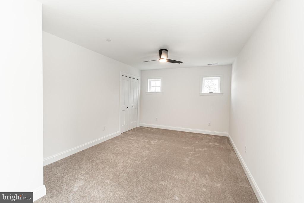 18 SANDY LANE