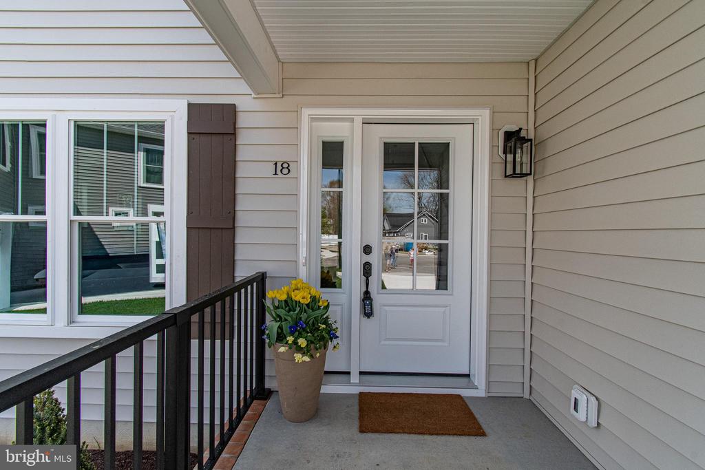 18 SANDY LANE