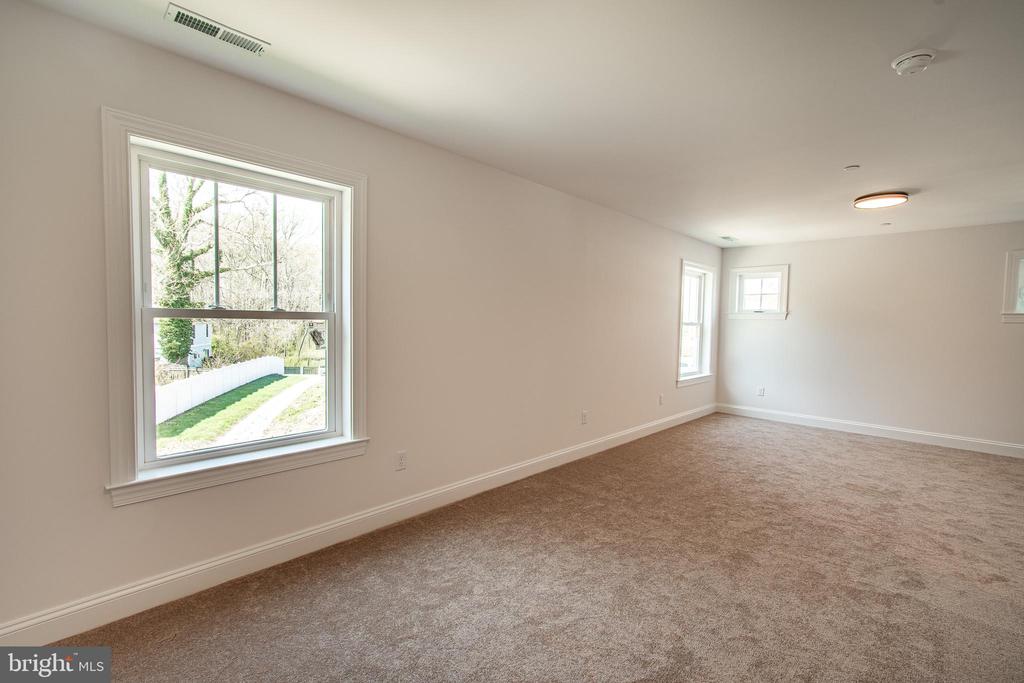 18 SANDY LANE