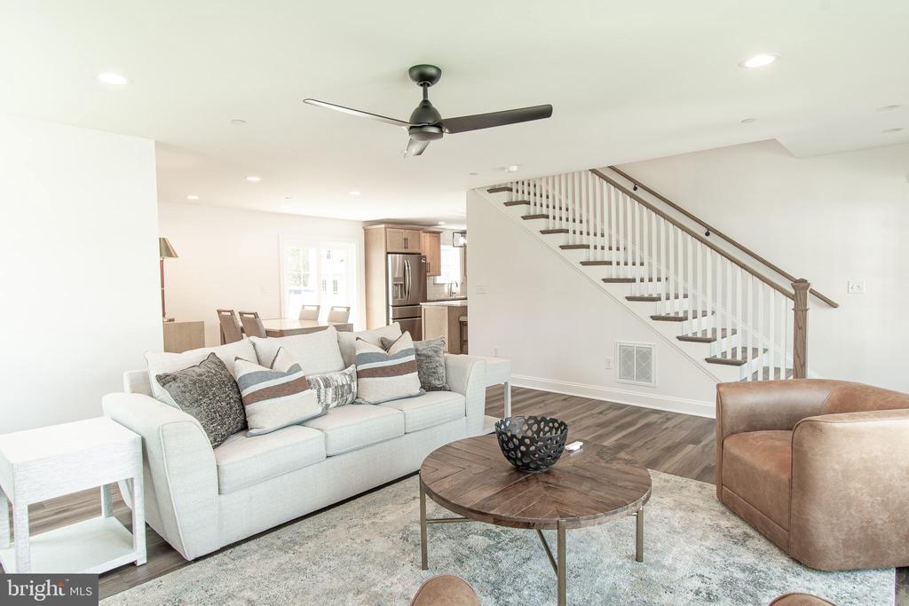 18 SANDY LANE