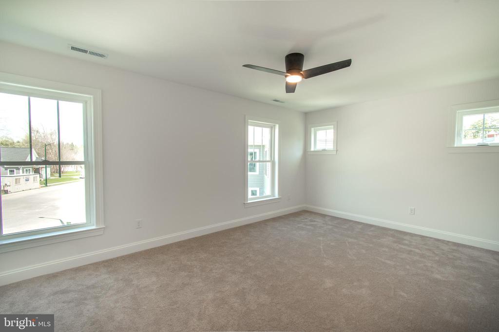 18 SANDY LANE