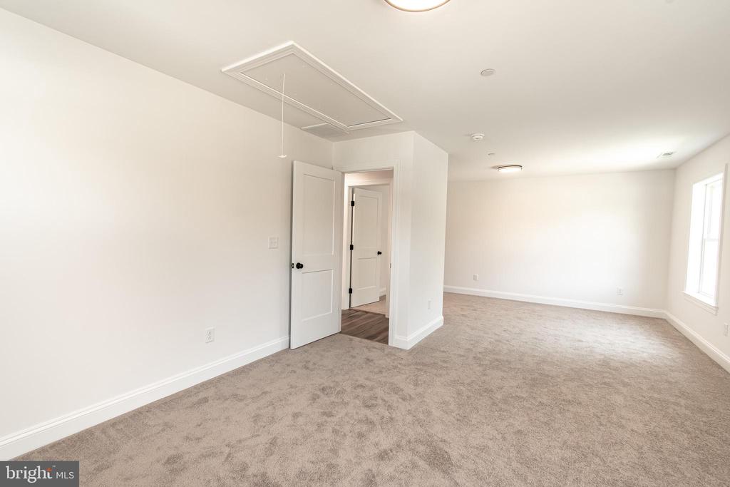 18 SANDY LANE