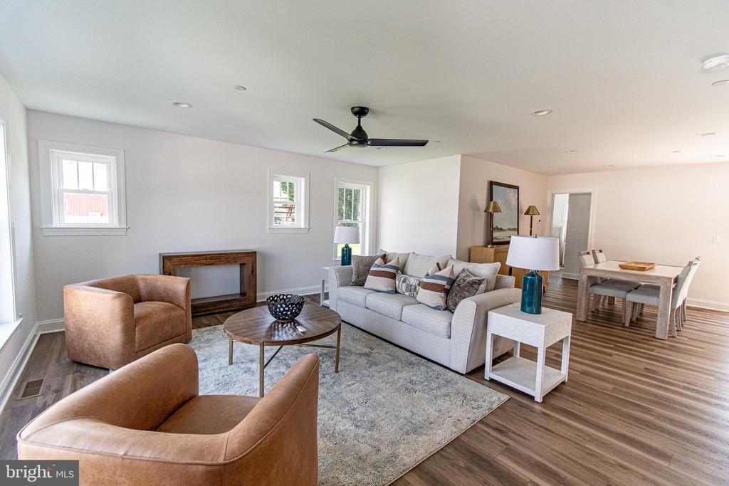 18 SANDY LANE