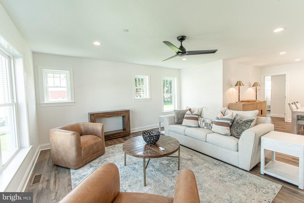 18 SANDY LANE