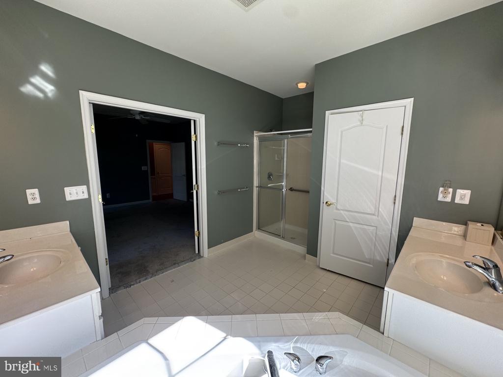 7482 JEFFREYS WAY