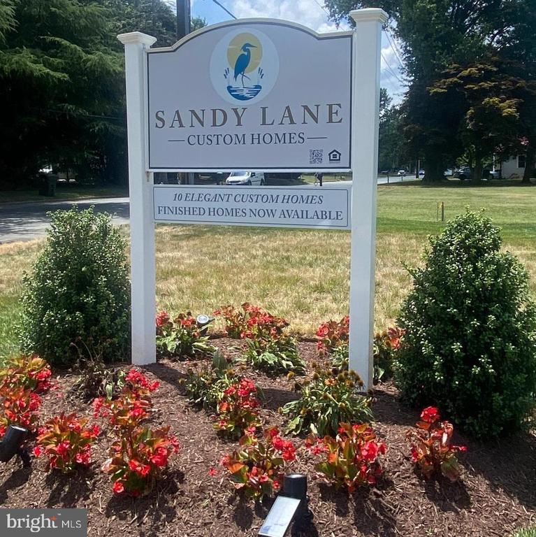 13 SANDY LANE