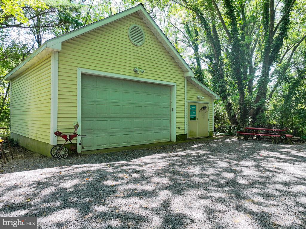 6271 NEAVITT MANOR ROAD