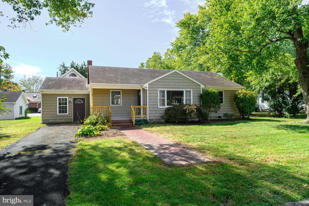 304 W OAK AVENUE