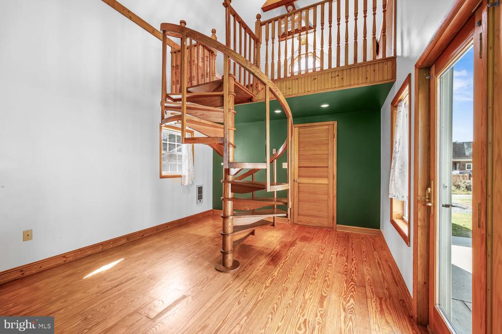 304 W OAK AVENUE