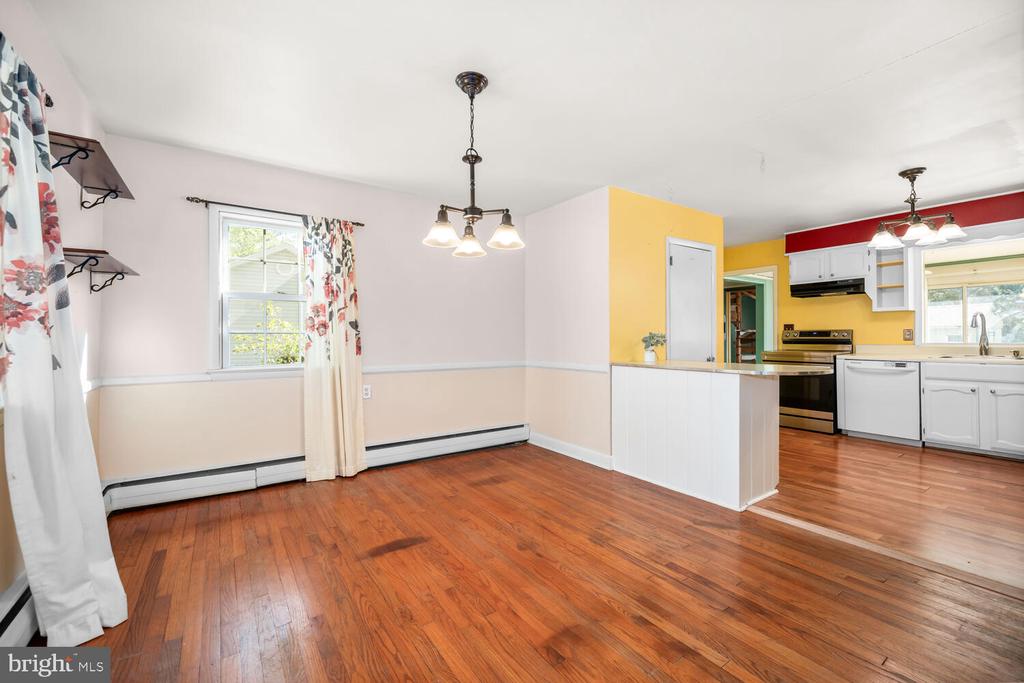 304 W OAK AVENUE