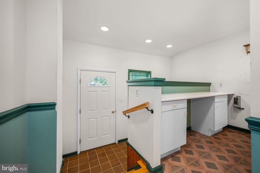 304 W OAK AVENUE