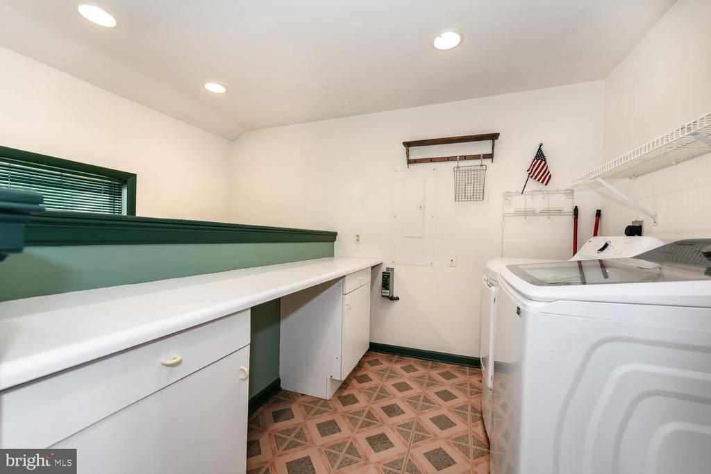 304 W OAK AVENUE