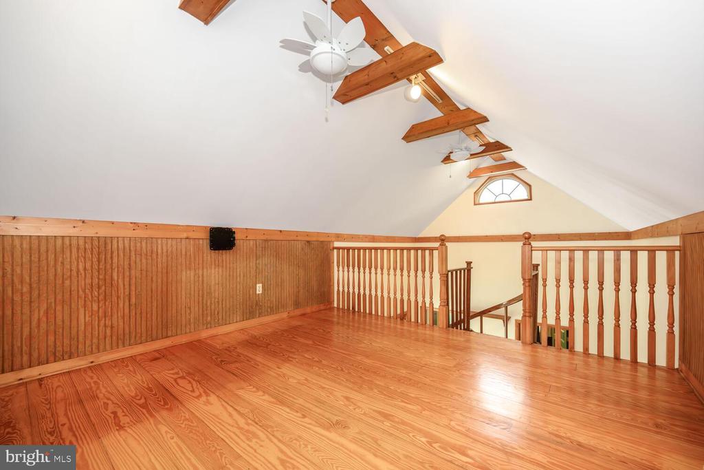304 W OAK AVENUE