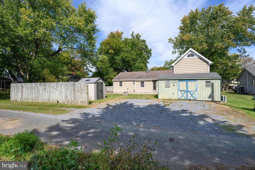 304 W OAK AVENUE