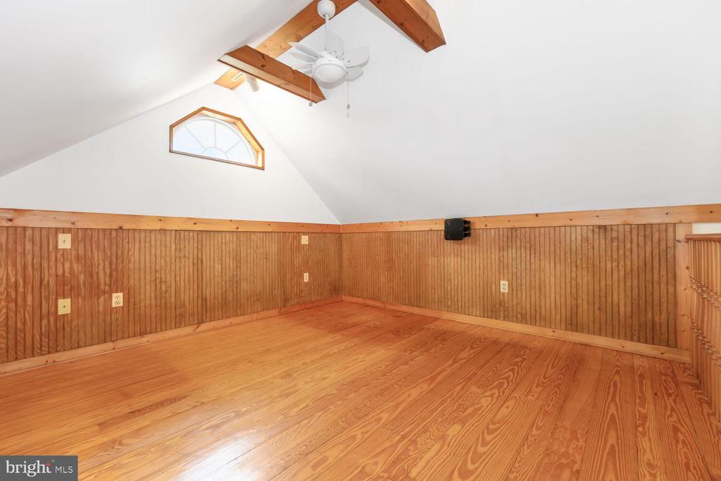 304 W OAK AVENUE