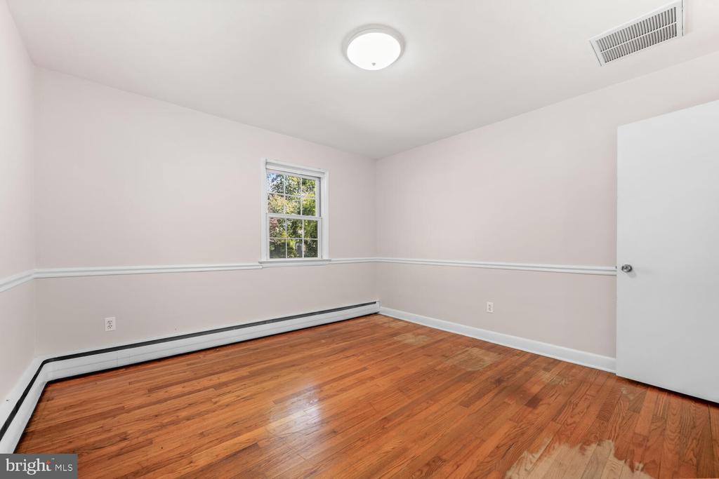 304 W OAK AVENUE