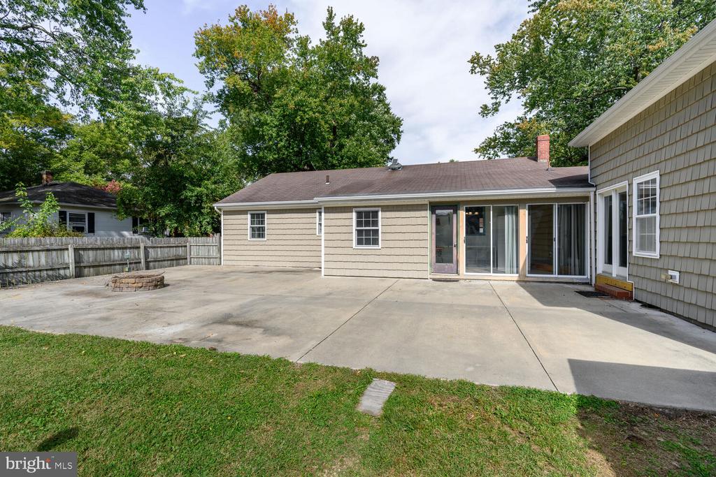 304 W OAK AVENUE