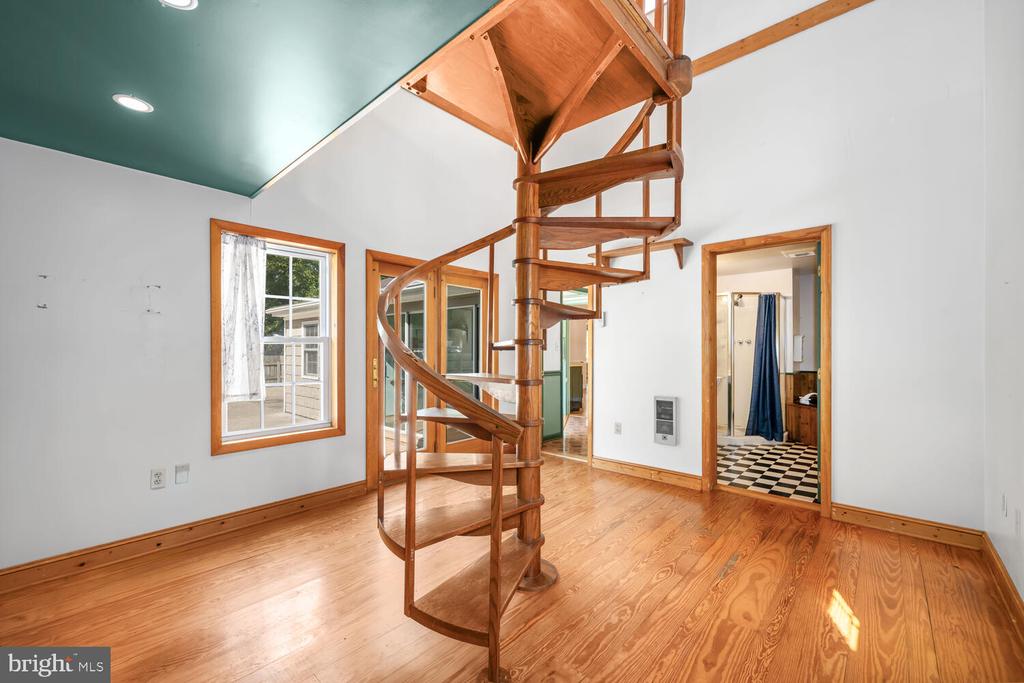 304 W OAK AVENUE