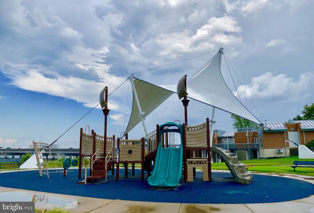 2669 OCEAN GATEWAY