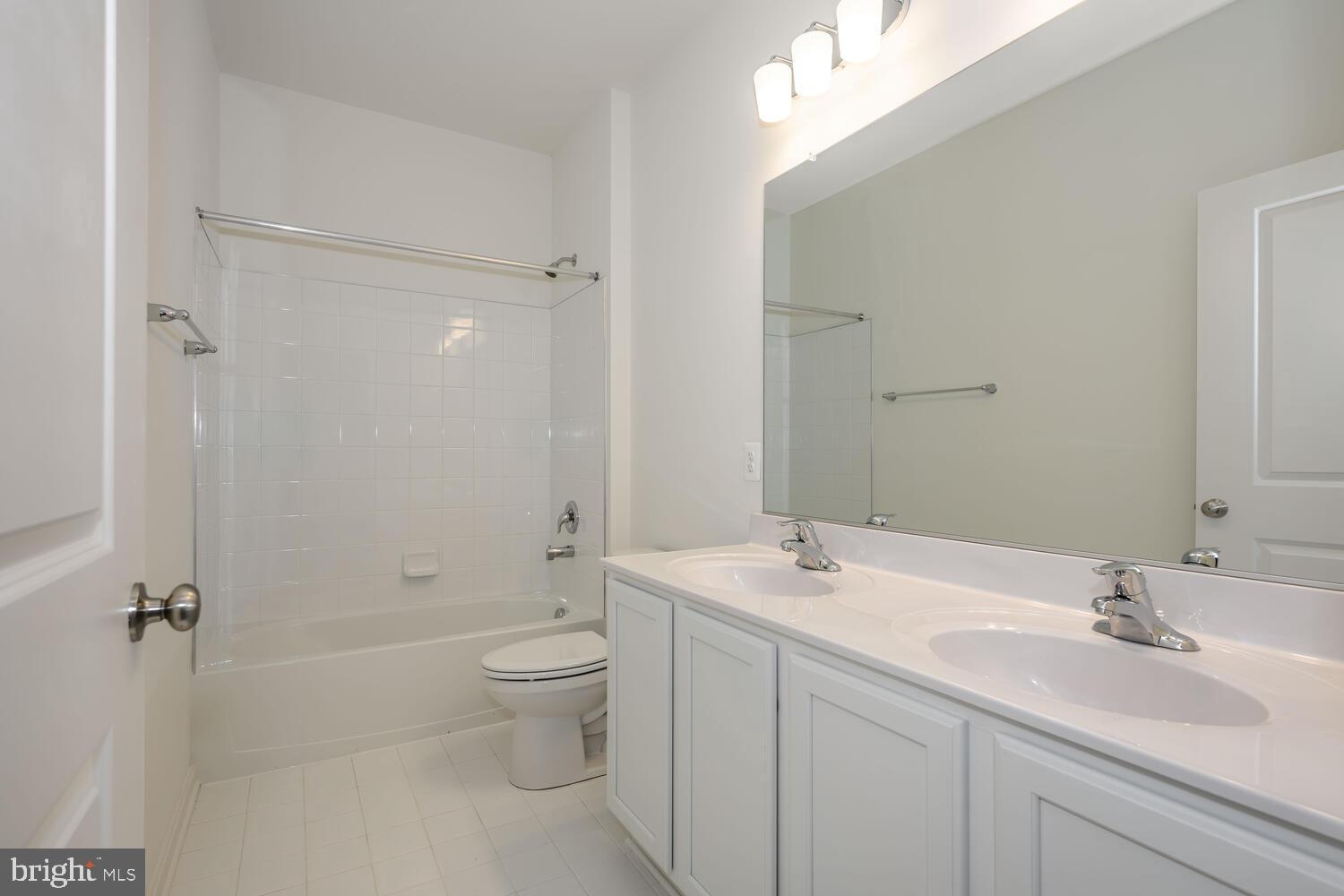 5648 TRAFALGAR CIRCLE