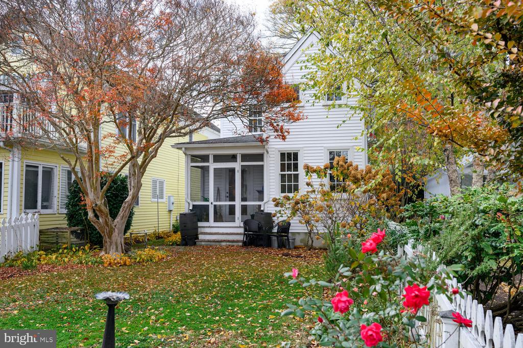 206 N MORRIS STREET