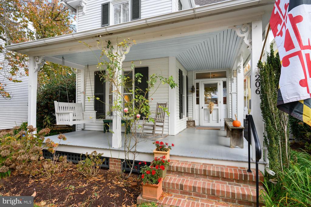 206 N MORRIS STREET