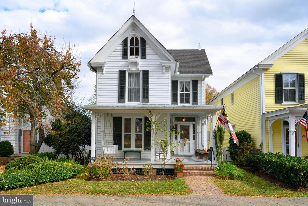 206 N MORRIS STREET