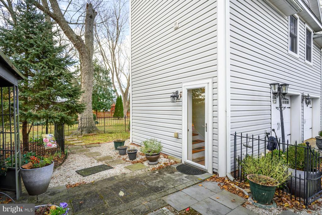 3962 MAIN STREET