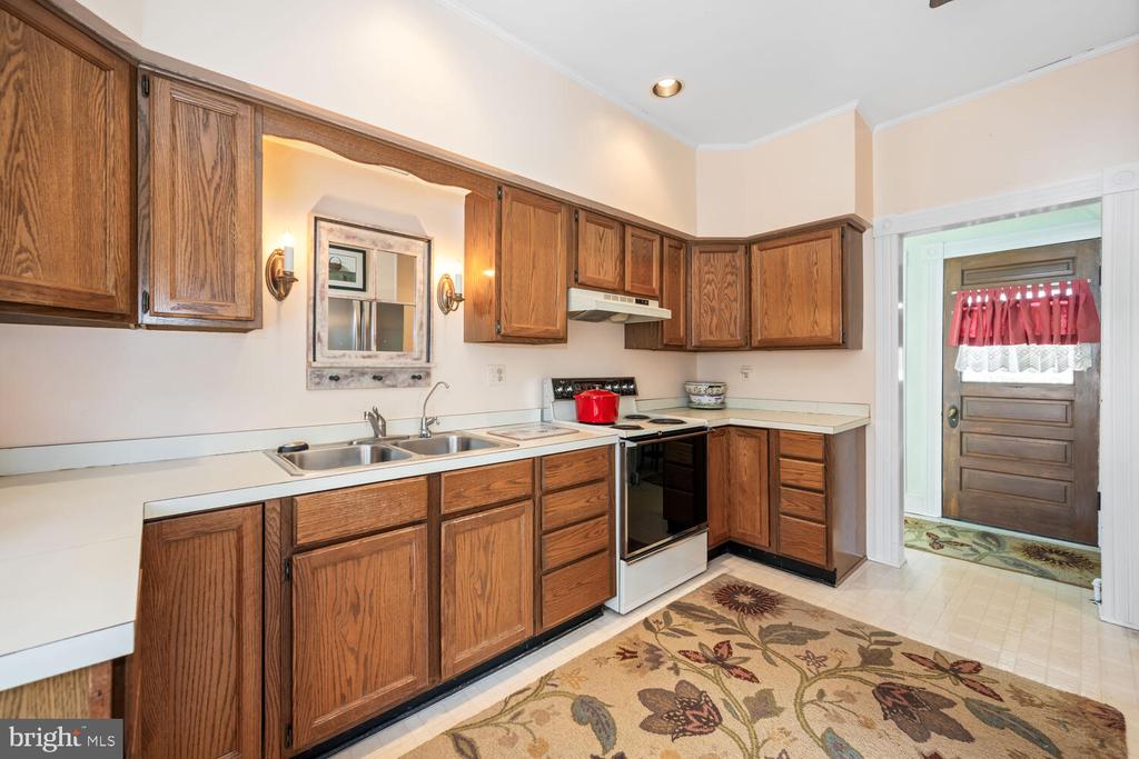 3962 MAIN STREET