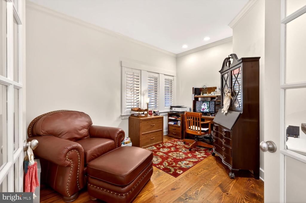 7605 PENDLETON FARM LANE
