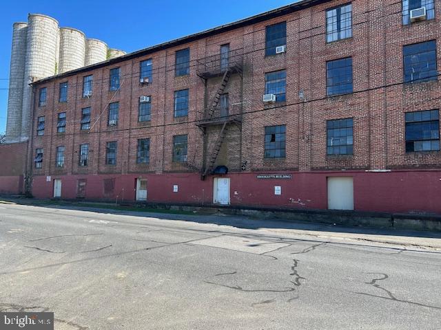 402 BROOKLETTS AVENUE