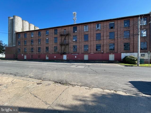 402 BROOKLETTS AVENUE