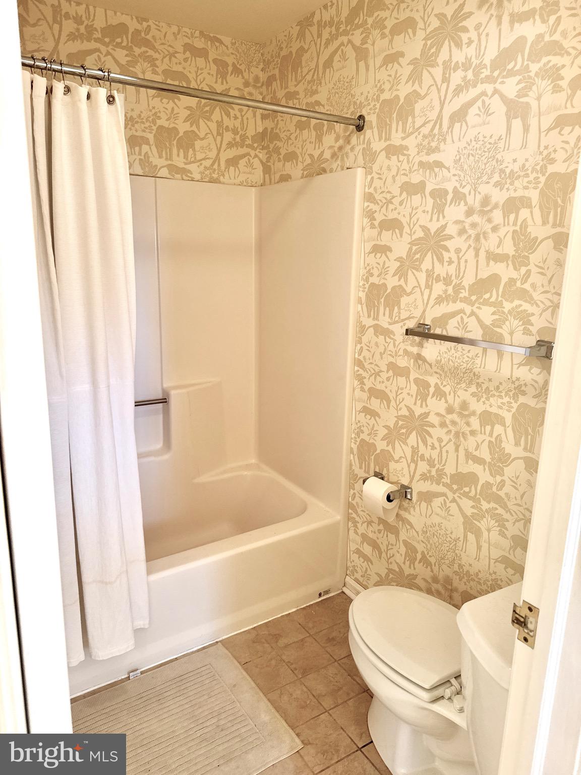 102 J L THOMPSON STREET B 2B