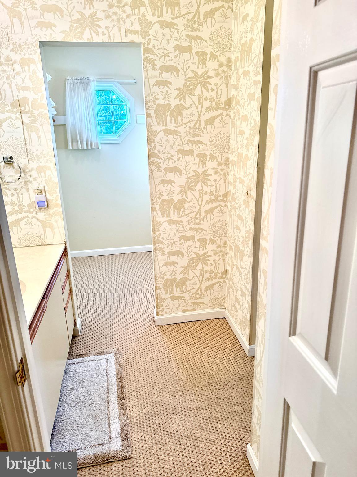 102 J L THOMPSON STREET B 2B