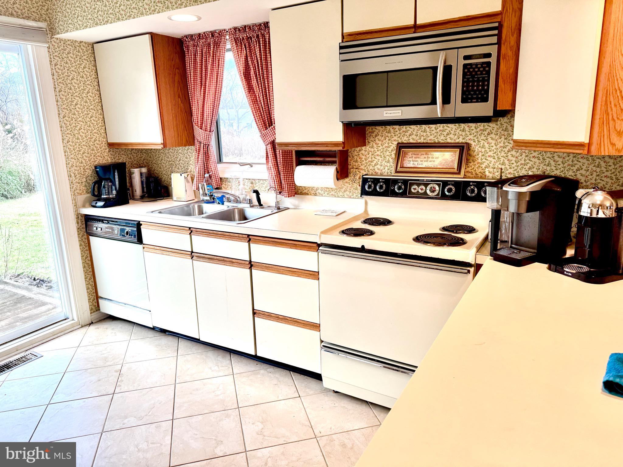 102 J L THOMPSON STREET B 2B