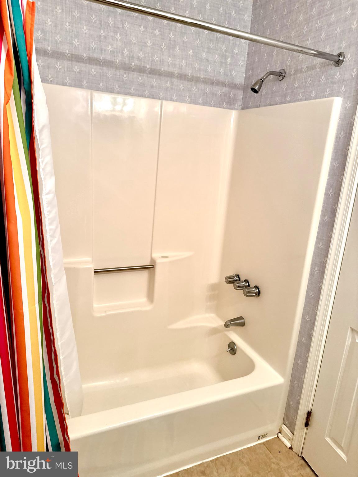 102 J L THOMPSON STREET B 2B