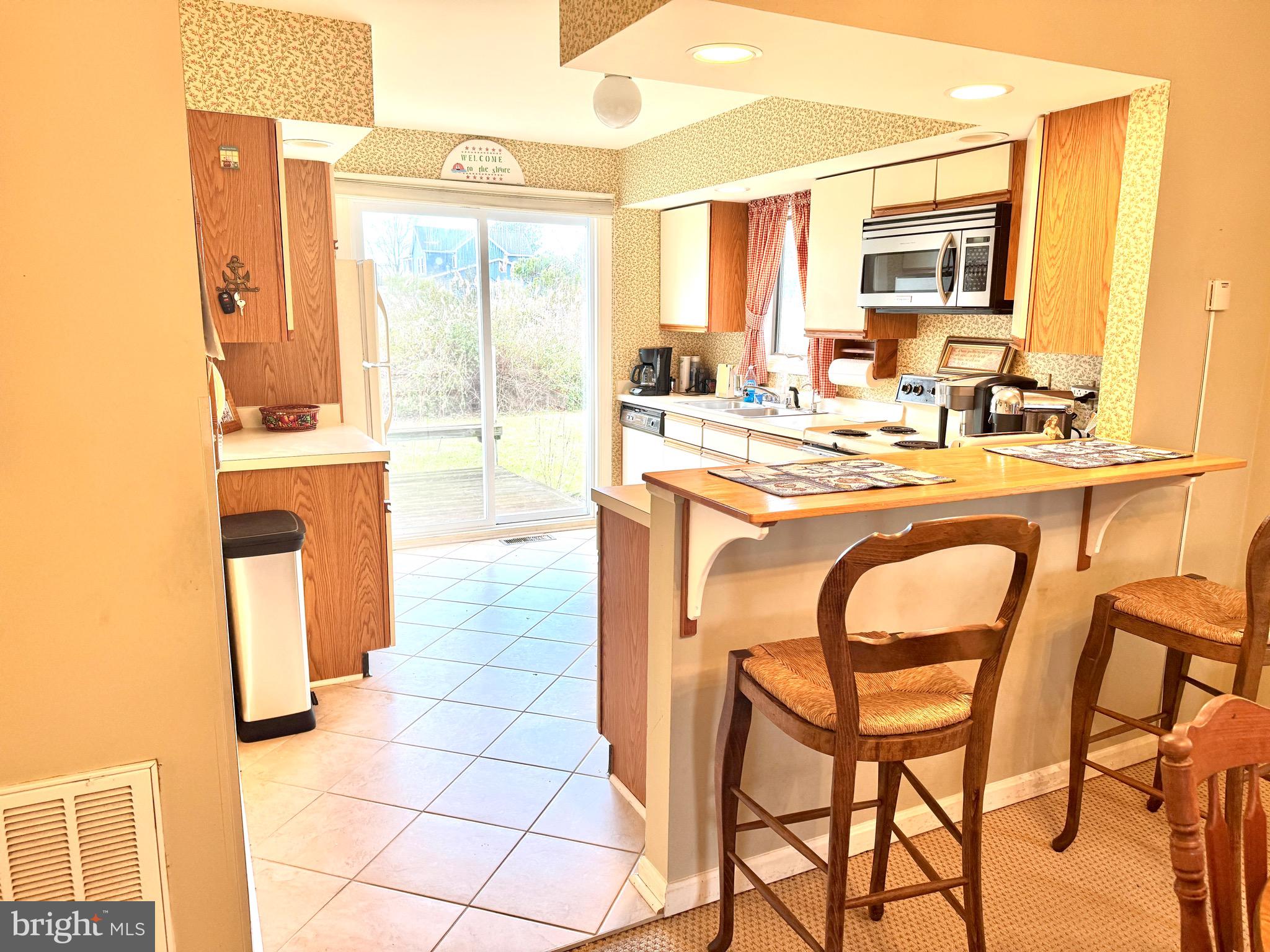 102 J L THOMPSON STREET B 2B