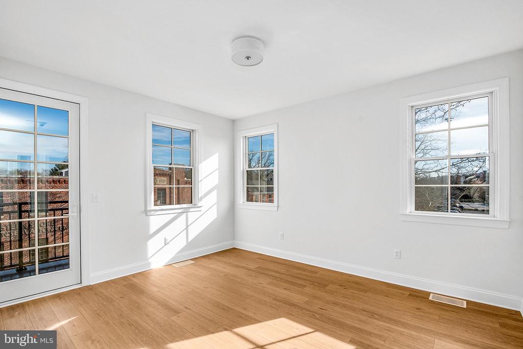 123 S WASHINGTON ST 202