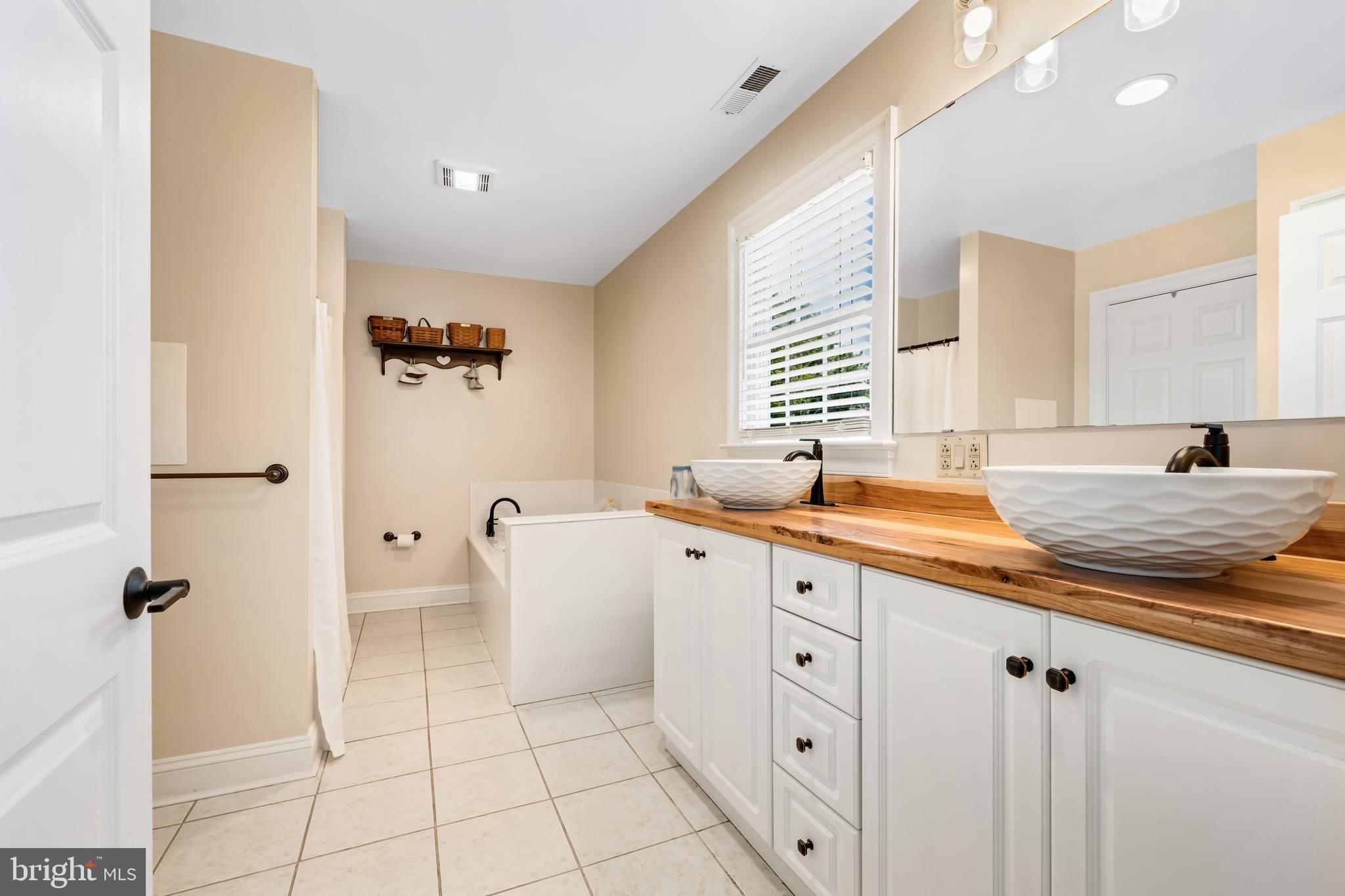 1009 S WASHINGTON STREET