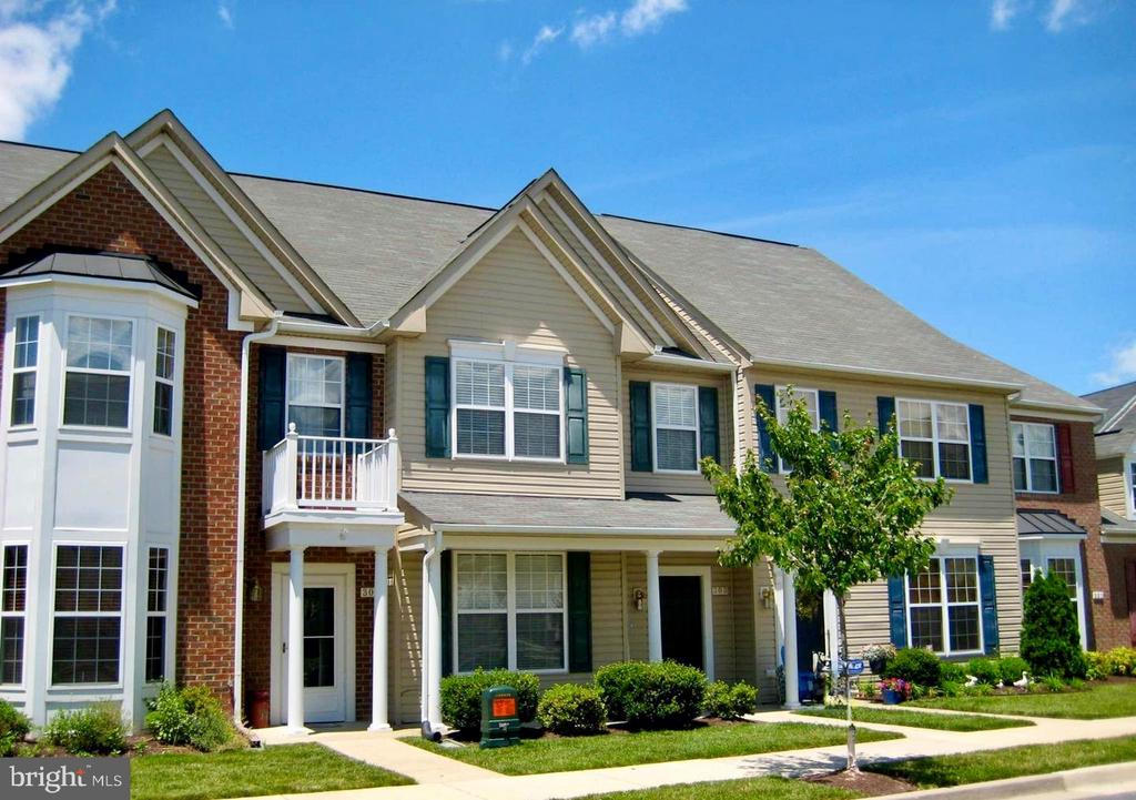 303 LEONTYNE PLACE