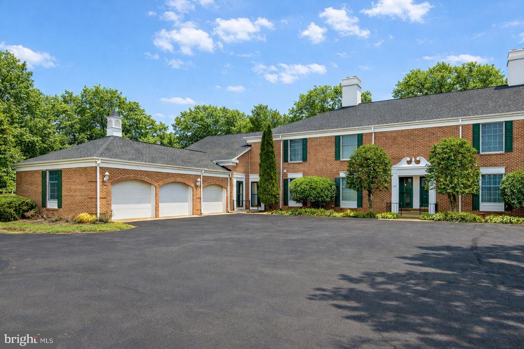 9518 QUAIL HOLLOW 702