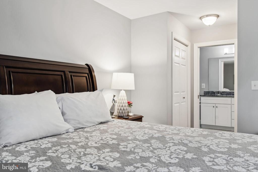 9518 QUAIL HOLLOW 702