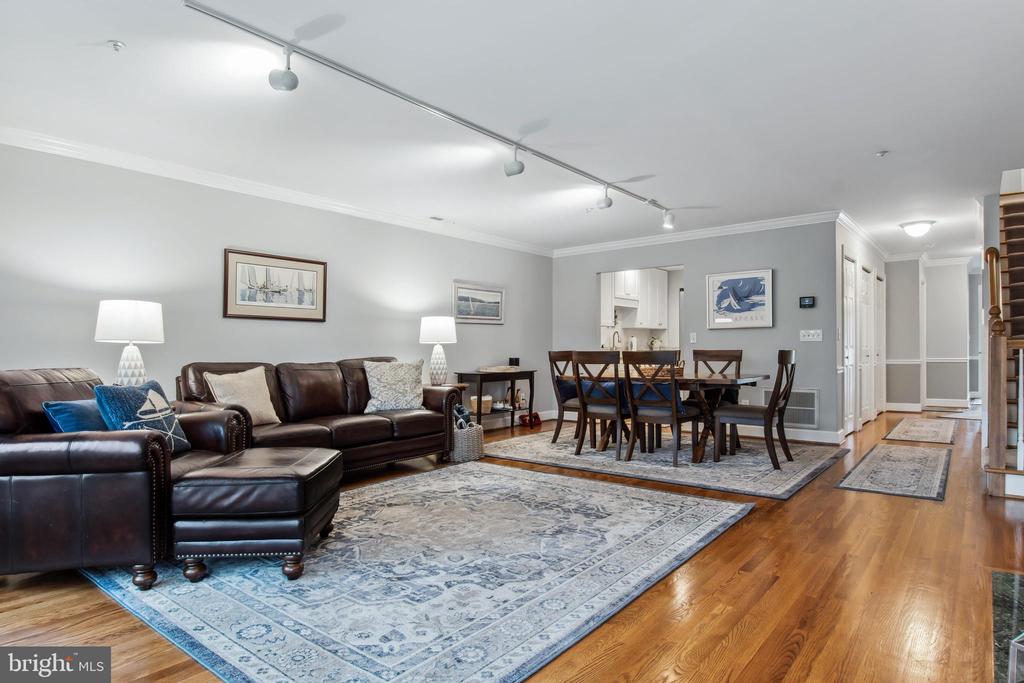 9518 QUAIL HOLLOW 702