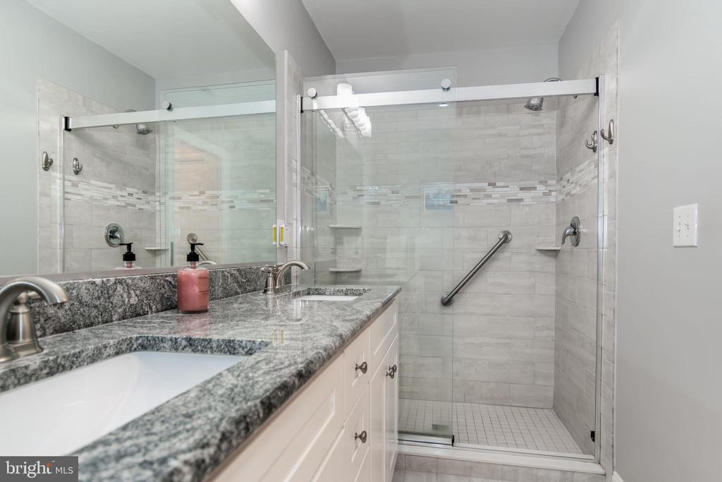9518 QUAIL HOLLOW 702