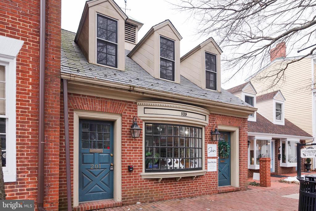 123 N WASHINGTON STREET