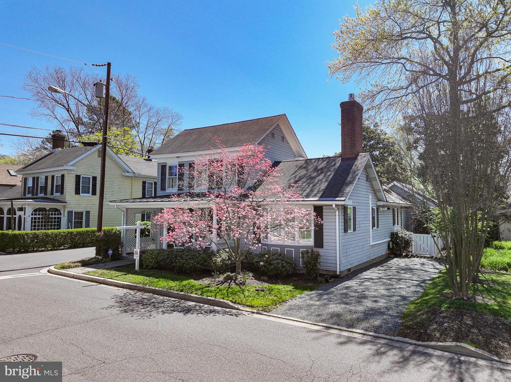 114 E CHEW AVENUE
